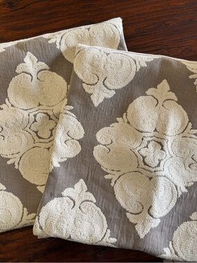 Pair of NEW D V Kap Cream and Taupe Woven Decorative Pillow Vovers